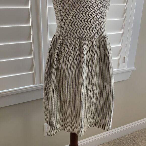 Sz 2 Tall Ann Taylor LOFT chevron cream & charcoal sheath dress - Picture 3 of 12